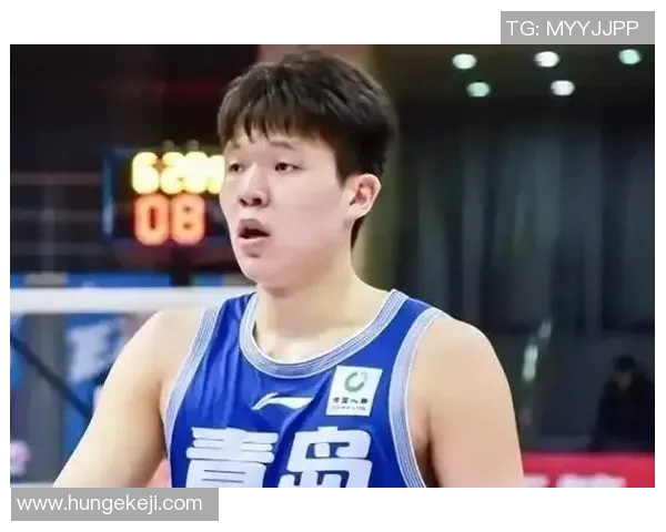 CBA焦点战青岛队迎战山东西王队双方全力争胜展现篮球魅力